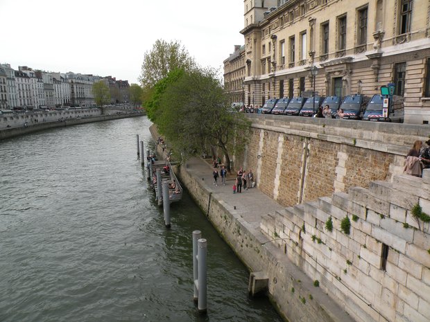  berges de la Seine, en contrebas du quai des Orfèvres